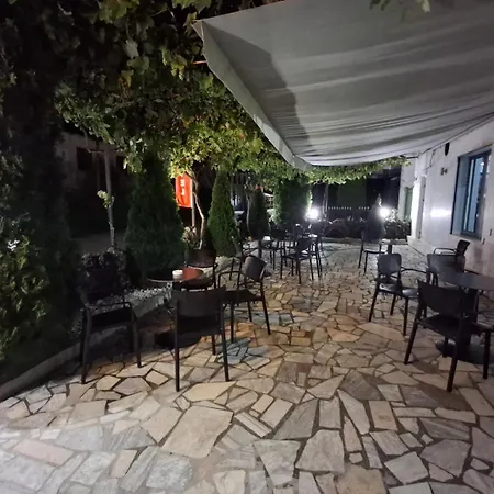 Bar Restorant Rrahimi * Shemri